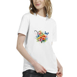 jeune femme qui porte un T-shirt Bouquets de Printemps Bélier blanc