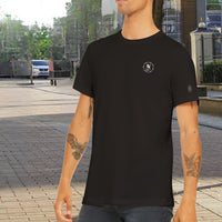 homme qui porte un T-shirt StarMen Lion noir