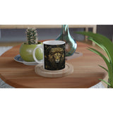 Mug Éclat Céleste Lion sur une table devant un cactus