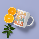 maquette d'un mug Astrorétro balance placée à côté de tranches d'orange et d'amandes
